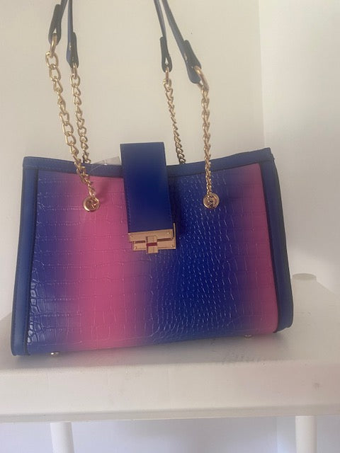 Beautiful 2 piece leather croc. Fashionable handbag. It's a very stylish purse.