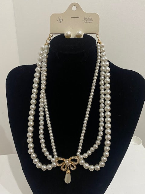 White Pearl Necklace set with small earrings to Match.